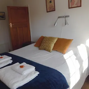  Apartment Luxurious 3 Bedroom House For Families, Corporate With Gardens And Parking